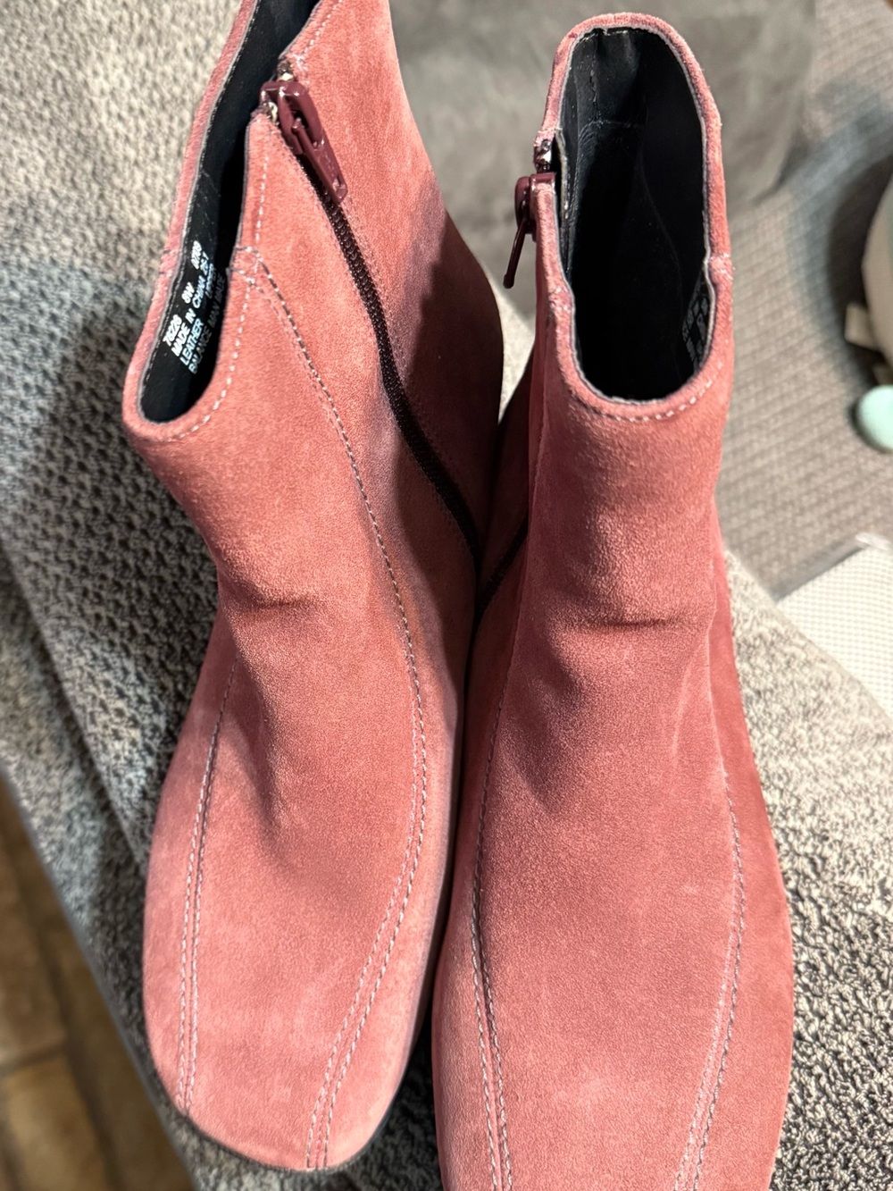 easy street Suede Ankle Boots in Dusty Rose